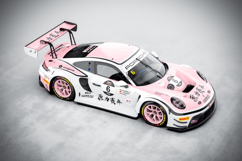 Bastian Buus i legendarisk outfit til 1.000-kilometersløbet på Suzuka.
(Foto: Origine Motorsports)